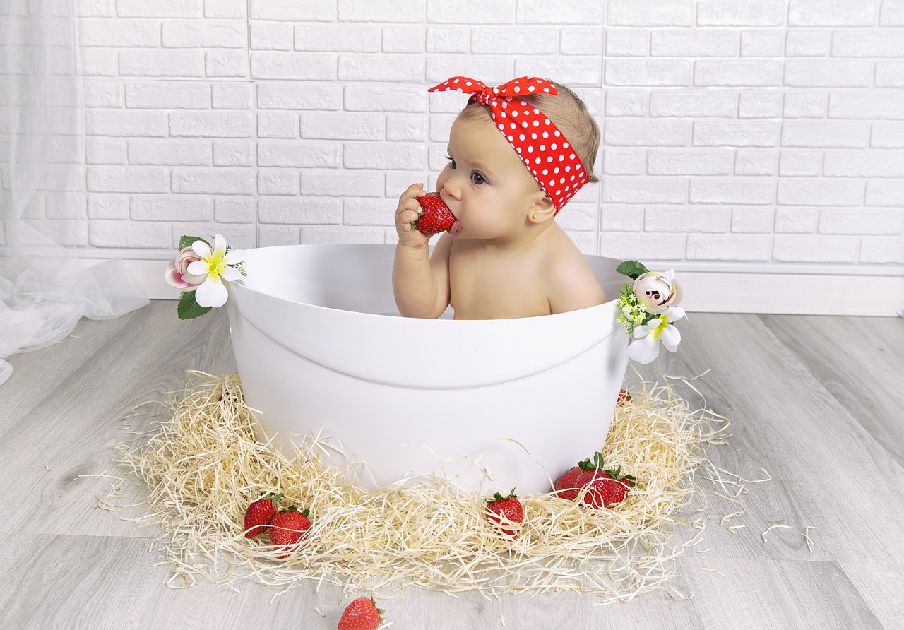 strawberries, girl, bebe